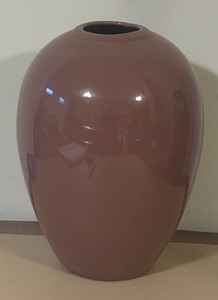 lot 424R image: LL  - Vintage Haeger Vase in Glossy Mauve
