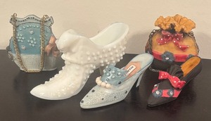lot 428R image: K - Collection of 5 Decorative Handbag and Shoe Figurines