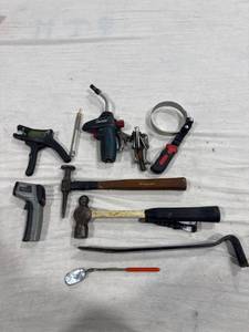 lot 1027 image: Assorted Hand Tools Lot