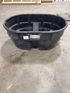 lot 1039 image: Rubbermaid 150 Gallon Stock Tank COLD PLUNGE