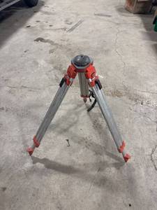 lot 1044 image: Surveying Equipment Tripod