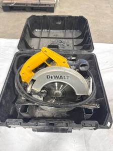 lot 1046 image: DeWalt DW362 Circular Saw