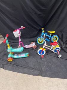 lot 1090 image: Childrens Scooters & Bicycles Lot
