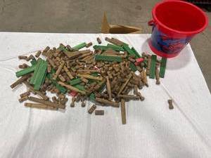 lot 1092 image: Wooden Lincoln Logs with Cup