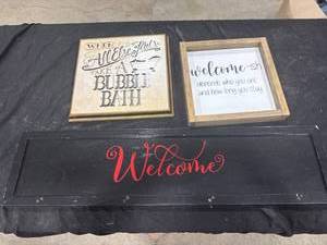 lot 1093 image: Decorative Sign Collection