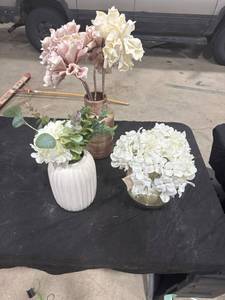 lot 1094 image: Decorative Vases with Artificial Flowers