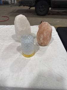 lot 1096 image: Himalayan Salt Lamps & Fixture