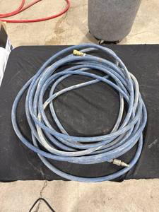 lot 1124 image: Blue Industrial Air Hose