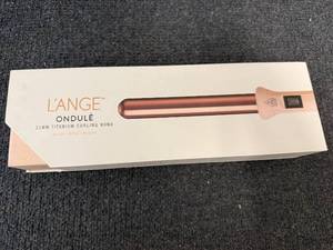 lot 9 image: LAnge 25Mm Titanium Curling Wand