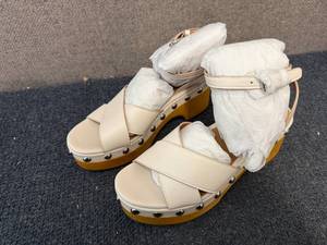 lot 14 image: Womens Coach Astor - Size 7M