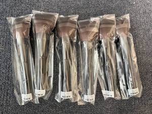 lot 18 image: 6 Savvy Minerals Veil Makeup Brushes
