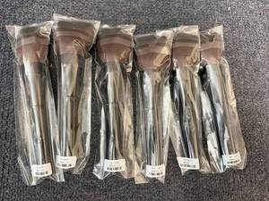 lot 19 image: 6 Savvy Minerals Veil Makeup Brushes