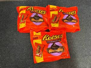 lot 193 image: 3 Bags Of ReeseS Chocolate Lava Cups