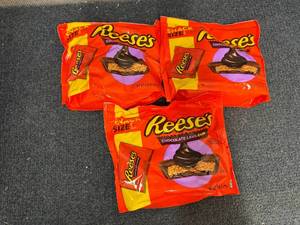 lot 195 image: 3 Bags Of ReeseS Chocolate Lava Cups