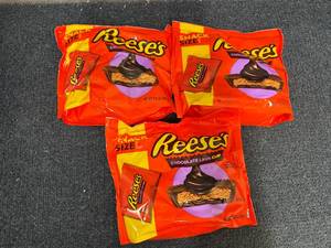 lot 197 image: 3 Bags Of ReeseS Chocolate Lava Cups