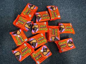lot 233 image: 12 ReeseS Chocolate Lava Big Cups