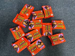 lot 234 image: 12 ReeseS Chocolate Lava Big Cups