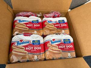 lot 122 image: 4 X 8Ct Bags Of Hostess Hot Dog Buns