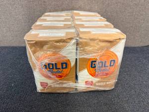 lot 102 image: 8 Bags Of Gold Medal Whole Whear Flour