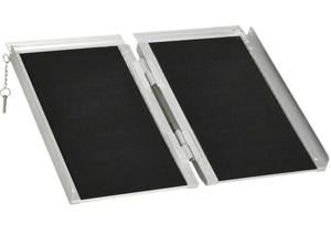 lot 407 image: HOMCOM 2 Aluminum Folding Wheelchair Ramp