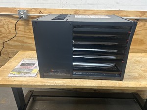 lot 11 image: Mr. Heater Big Maxx Natural Gas GarageWorkshop Unit Heater, 80,000 BTU, Model# MHU80 MSRP $599.99