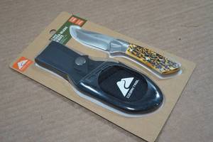 lot 22 image: Ozark Trail 7 Fixed Blade Hunting Knife