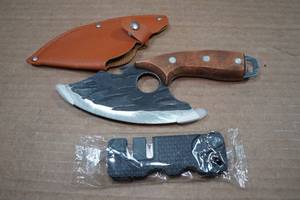 lot 24 image: Rolled Carbon Steel Finger Hole Hunting Knife