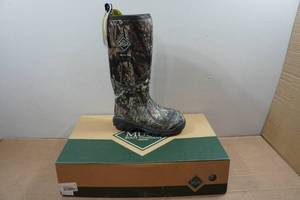 lot 33 image: Muck Boots Arctic Pro Extreme Weather Boots - Size 5
