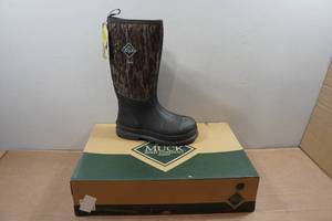 lot 36 image: Muck Boots Mens Chore Classic Tall Boots - Size 7