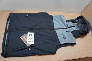 lot 48 image: Blackfish Gale Vest - Small