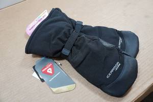 lot 58 image: Clam Ice Armor Womens Extreme Mitts - 2XL