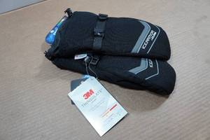 lot 61 image: Clam Ice Armor Edge Mitts - Small