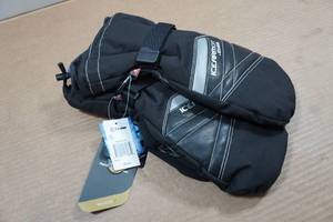 lot 62 image: Clam Ice Armor Renegade Mitts - XL