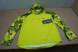 lot 77 image: Blackfish Guide UPFCooling Hooded Long Sleeve - Youth XL