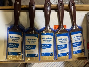 lot 152 image: Lot of 5 Oil Paint Brushes 2 in New see pictures