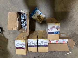 lot 37 image: Lot of assorted  connector and accessories review pictures