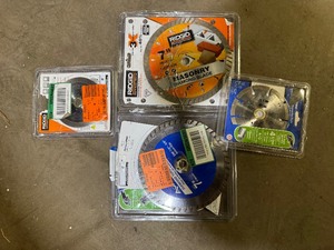 lot 95 image: Lot of assorted Blades various brands models and conditions customer returns see pictures