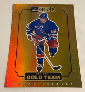 lot 62B image: Wayne Gretzky Beehive Gold Team 1998 Pinnacle #7 Hockey Card