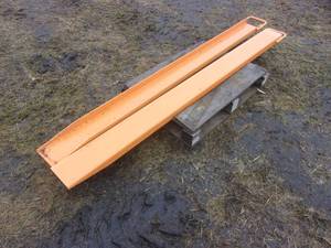 lot 18 image: Pair of 82 Pallet Fork Extensions (UNUSED)