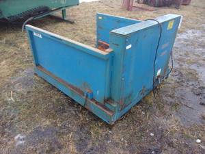 lot 49 image: Southworth Electric 2000LB Pallet Lift