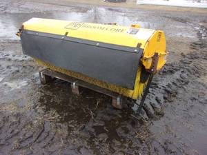 lot 52 image: MB 60 Front Mount Broom