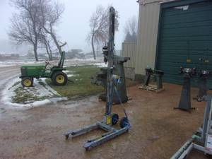 lot 53 image: Vermette 512M Material Lift