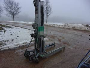 lot 54 image: Genie SLC-24 Material Lift