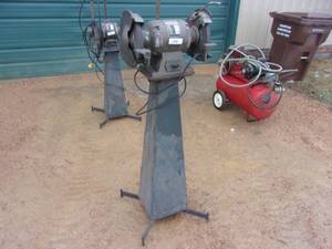 lot 56 image: Duracraft Pedestal Grinder (Works)