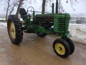 lot 80 image: 1951 John Deere B (Runs & Drives)