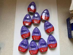 lot 5 image: 11x 1.62oz Mio Unwind-Blood Orange Hibiscus