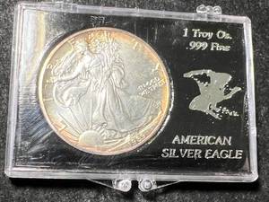lot 10 image: 1989 AMERICAN SILVER EAGLE 1 TROY OZ .999 FINE SILVER IN CASE