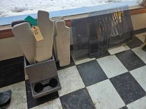 SALVAGED SET OF VISORS, CENTER CONSOLE AND DOOR GLASS