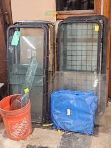REAR SLIDING WINDOWS - TAKE OFFS