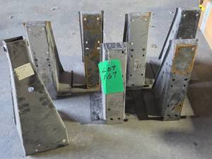 SIX OUTRIGGER BEAR BODY BRACKETS AND ONE BULKHEAD OUTRIGGER FOR DEFENDER 110&nbsp